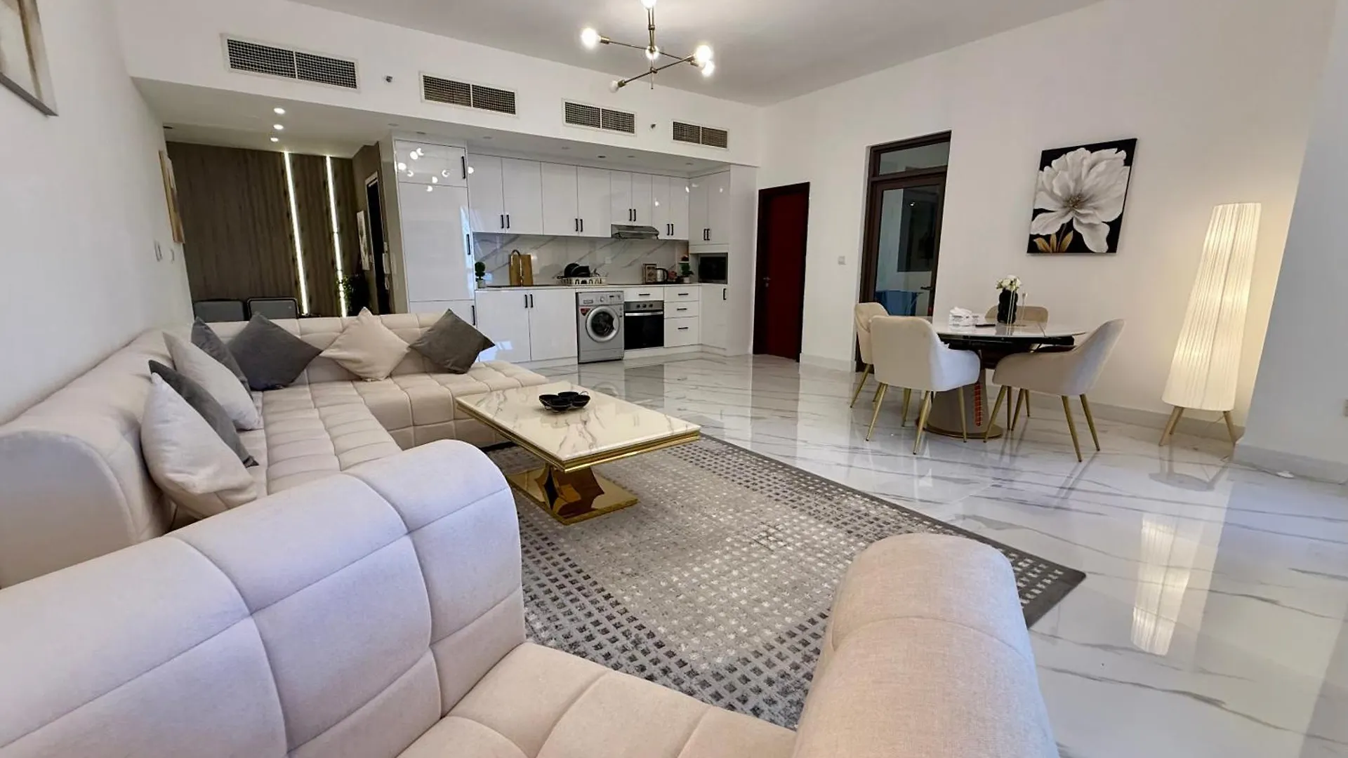 Beach Front Apartment In Jbr Dubai United Arab Emirates
