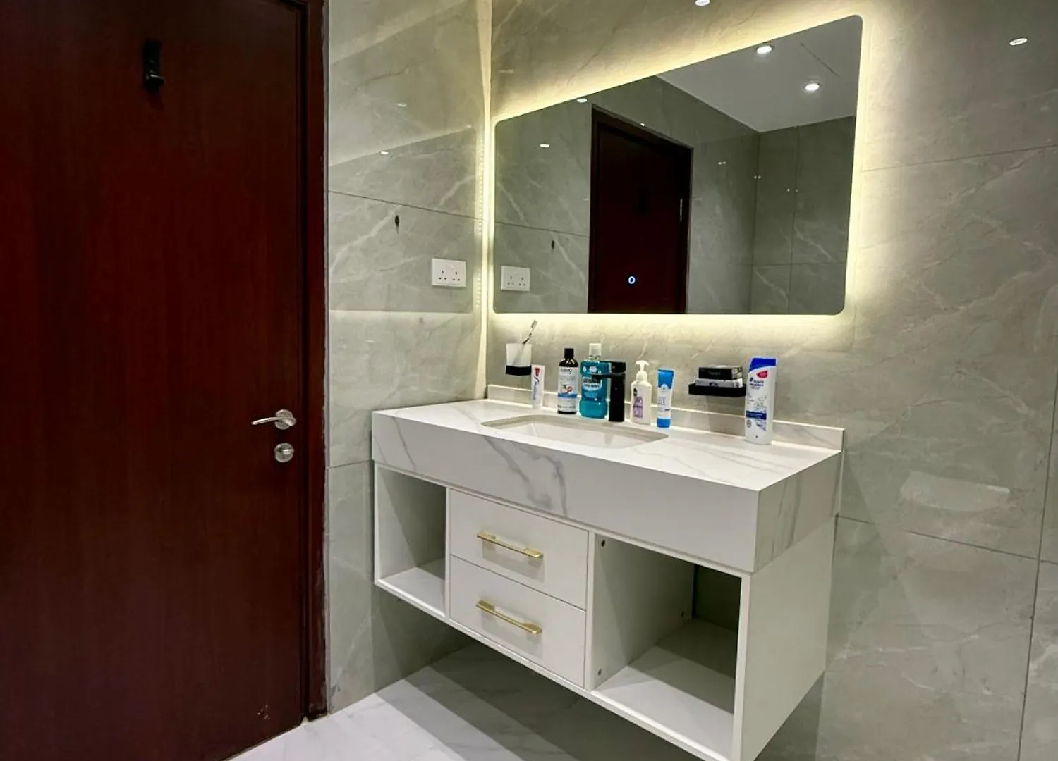 Beach Front Apartment In Jbr Dubai