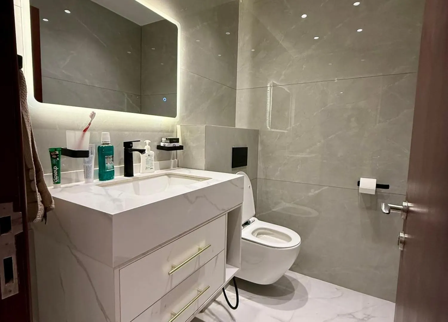Beach Front Apartment In Jbr Dubai United Arab Emirates